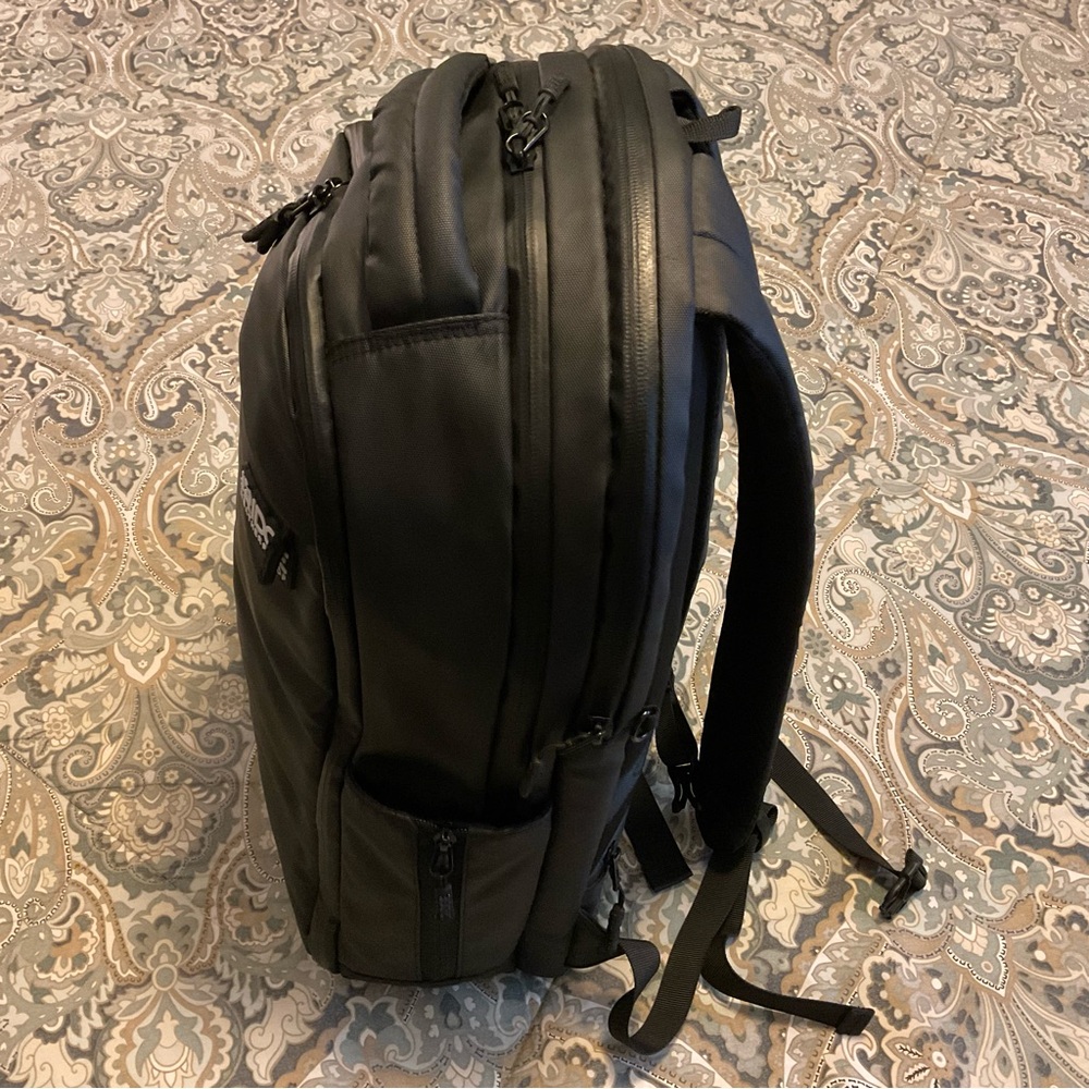 Mint The Ridge Commuter Weatherproof RFID Backpack, used 1x - Picture 8 of 16